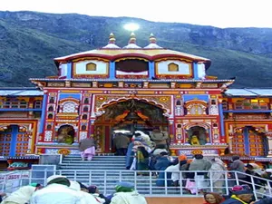 Badrinath Temple with colourful facade next to Alaknanda river